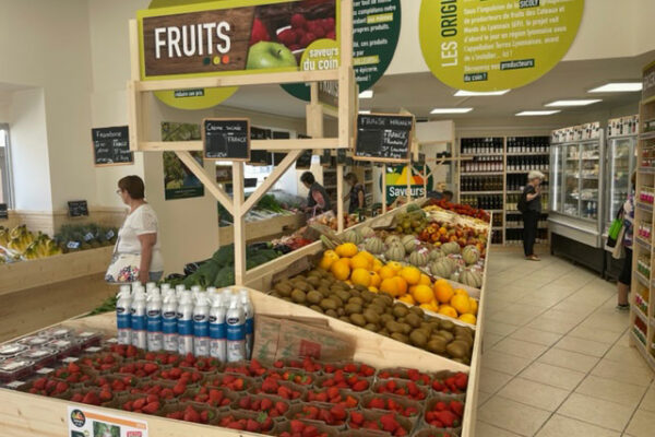 Etals de fruits et légumes magasin Saveurs du Coin Chazelles-sur-Lyon