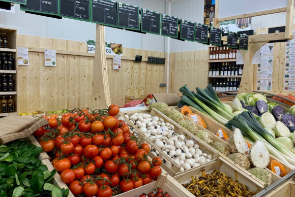 Etals de légumes magasin Terres Lyonnaises Oullins