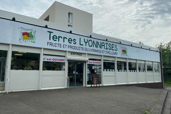 Devanture magasin Terres Lyonnaises Ménival