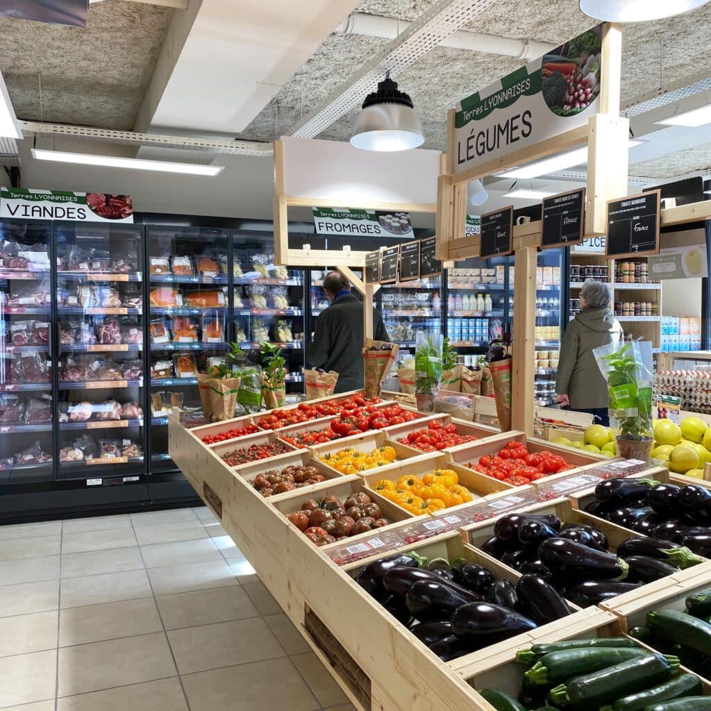 Étal légumes rayon frais Terres Lyonnaises Étal légumes et rayon frais Terres Lyonnaises